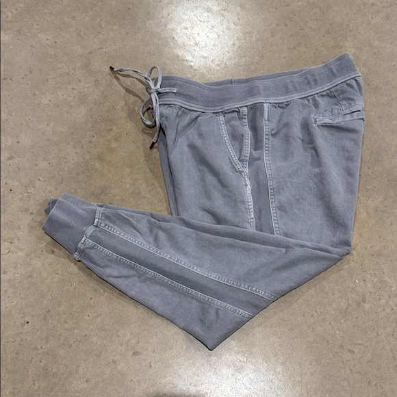 GAP Light Gray Women’s Joggers - Picture 4 of 4